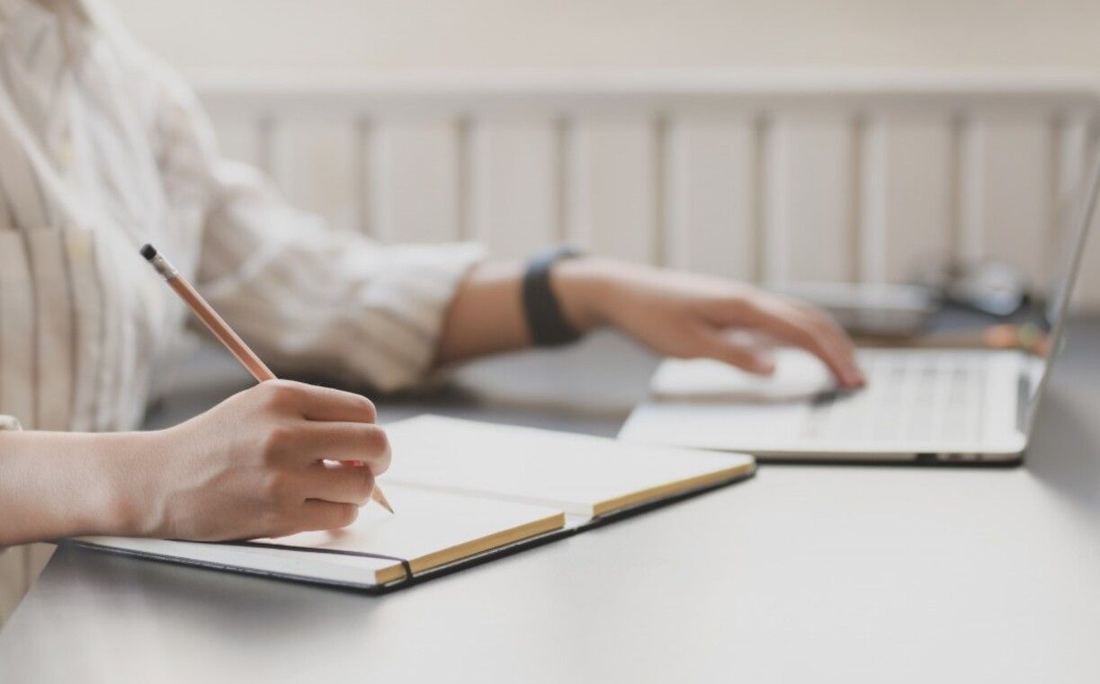 Іншомовні слова - чим в українській мові замінити спікер, менталітет, параметр Іншомовні слова - чим в українській мові замінити спікер, менталітет, параметр