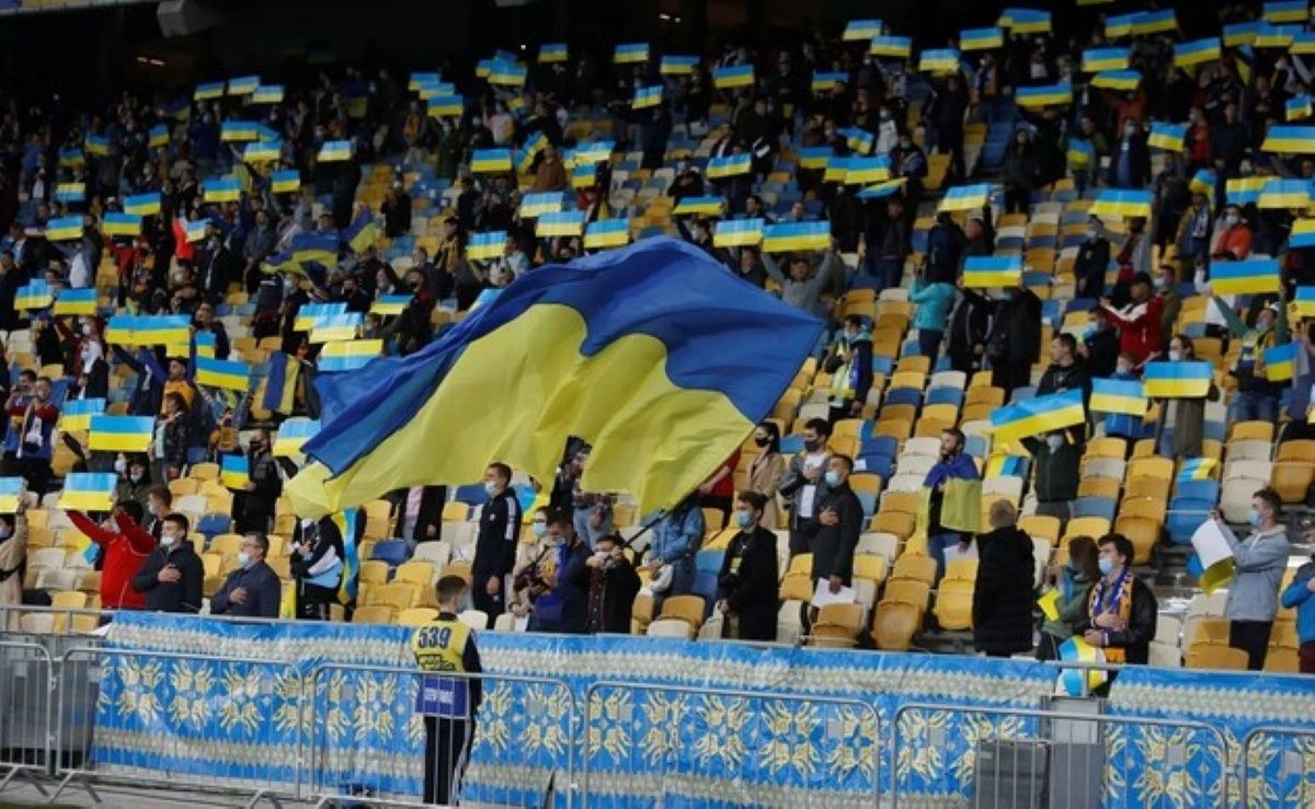 Болельщиков могут вернуть на трибуны