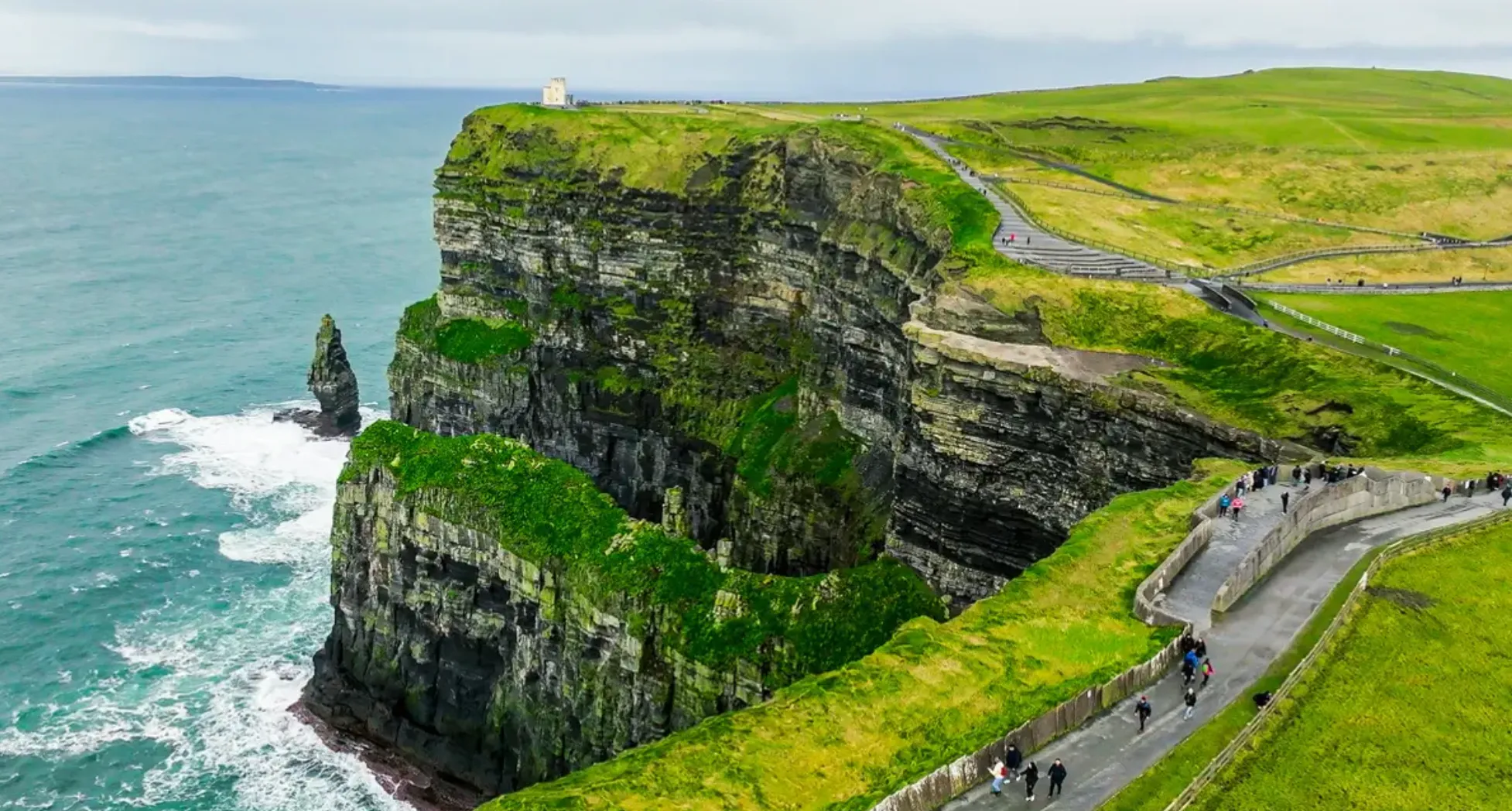 Скалы Мохер является одним из самых посещаемых мест в Ирландии.