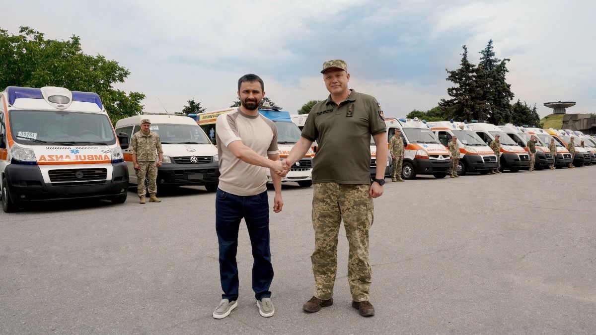 ЗСУ отримали від Метінвесту Ахметова вже понад 410 автівок та 1,2 мільйона літрів пального