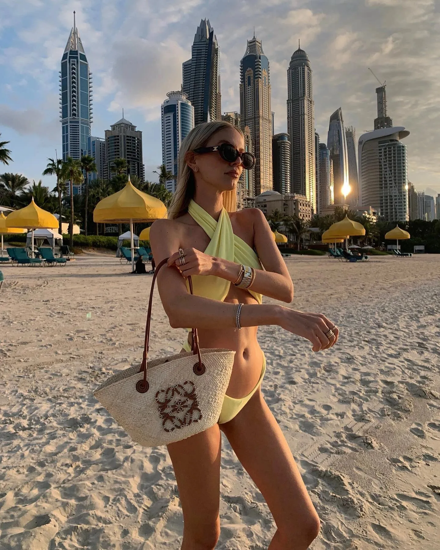 Модні солом'яні сумки на літній період Модні солом'яні сумки на літній період