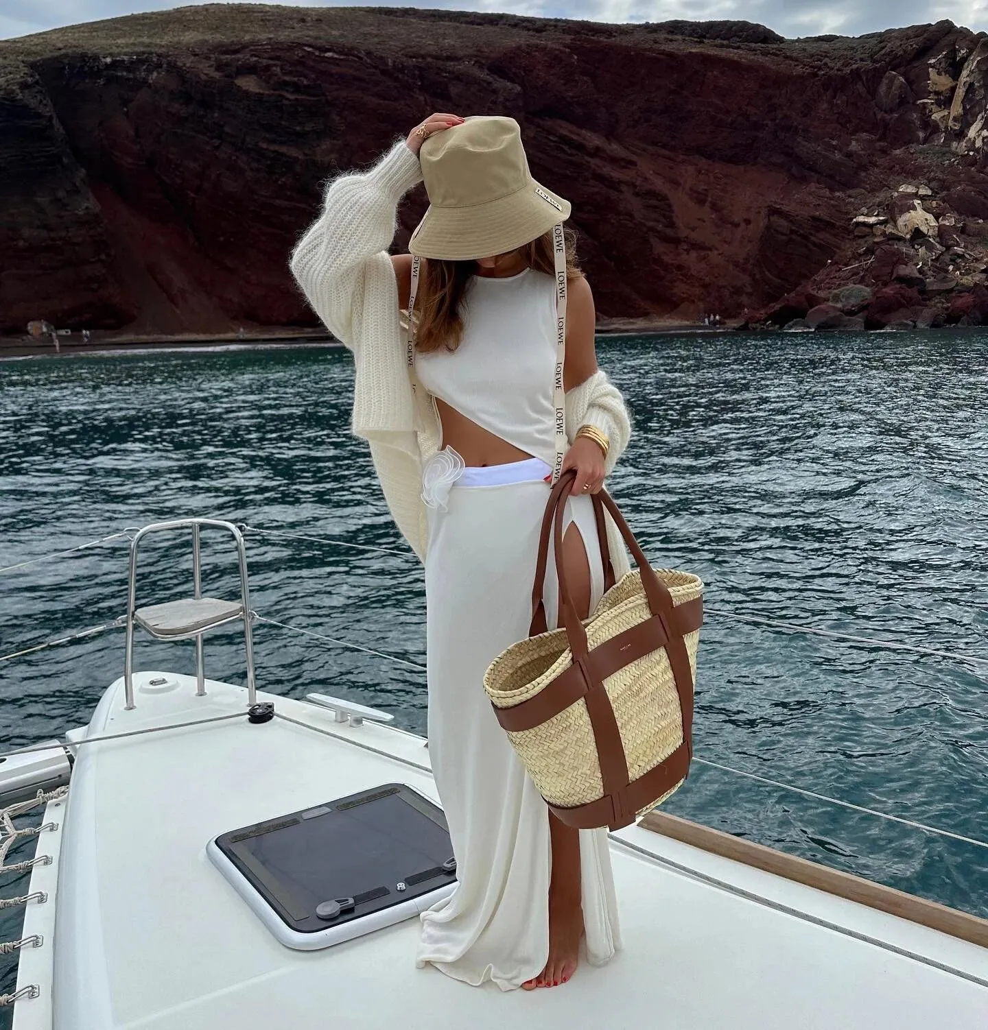 Модні солом'яні сумки на літній період Модні солом'яні сумки на літній період