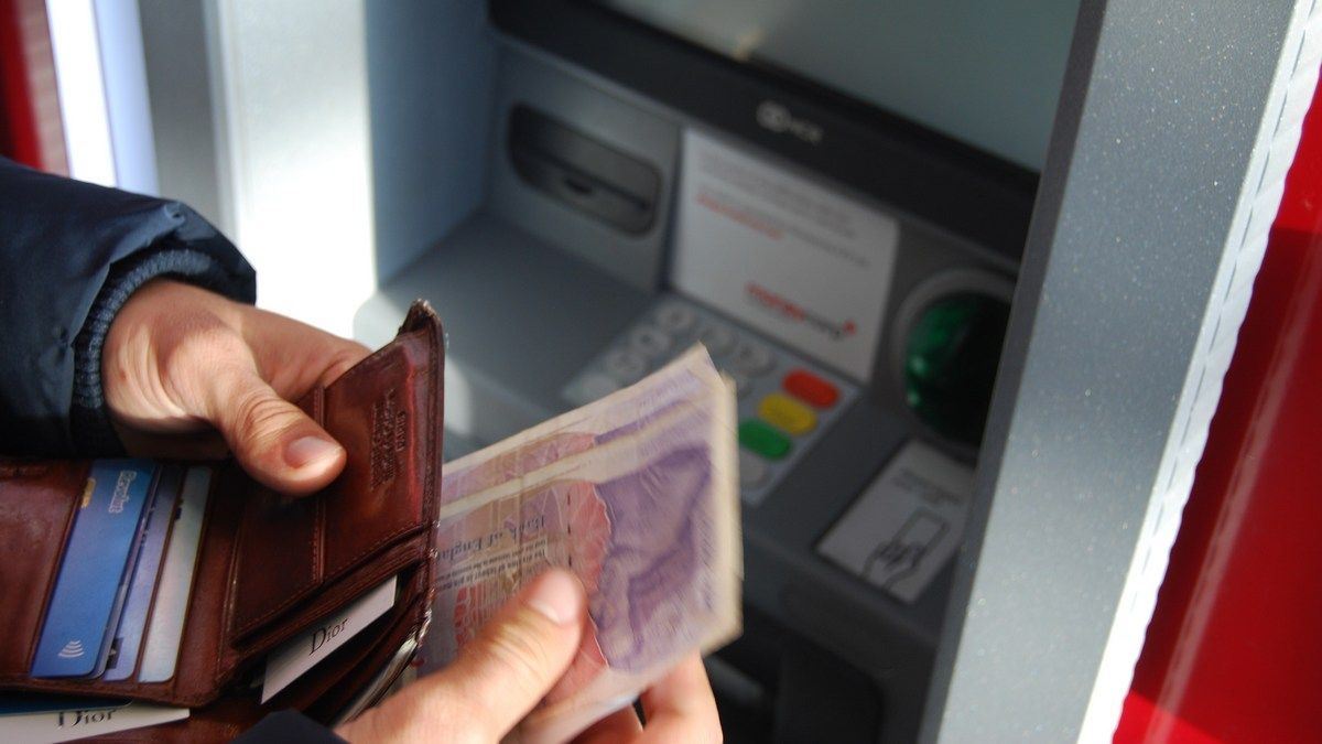 Російським банкам не вистачає грошей навіть на СМС-повідомлення клієнтам