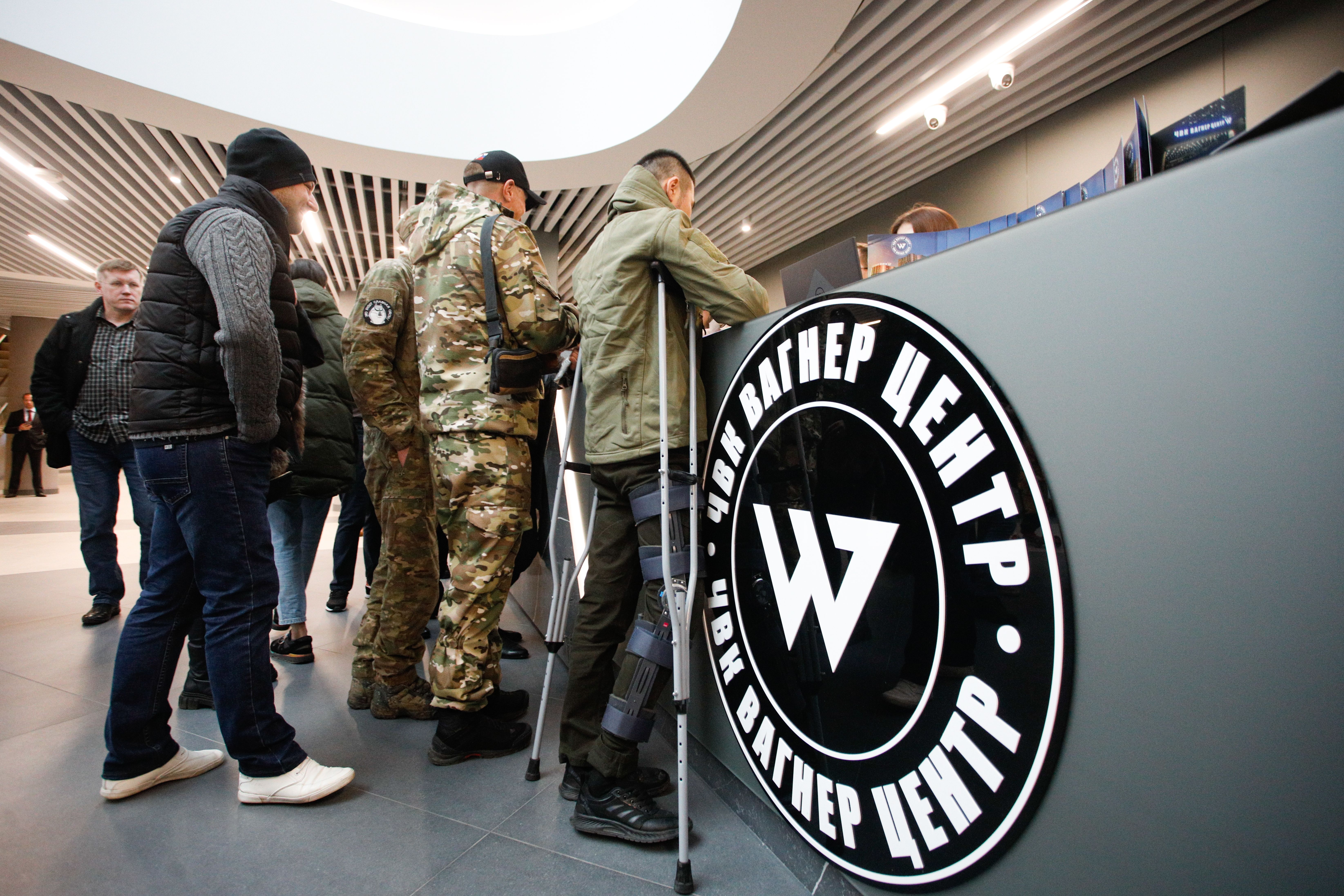 Вагнеровцы становятся частью отрядов "смертников" Вагнеровцы становятся частью отрядов "смертников"