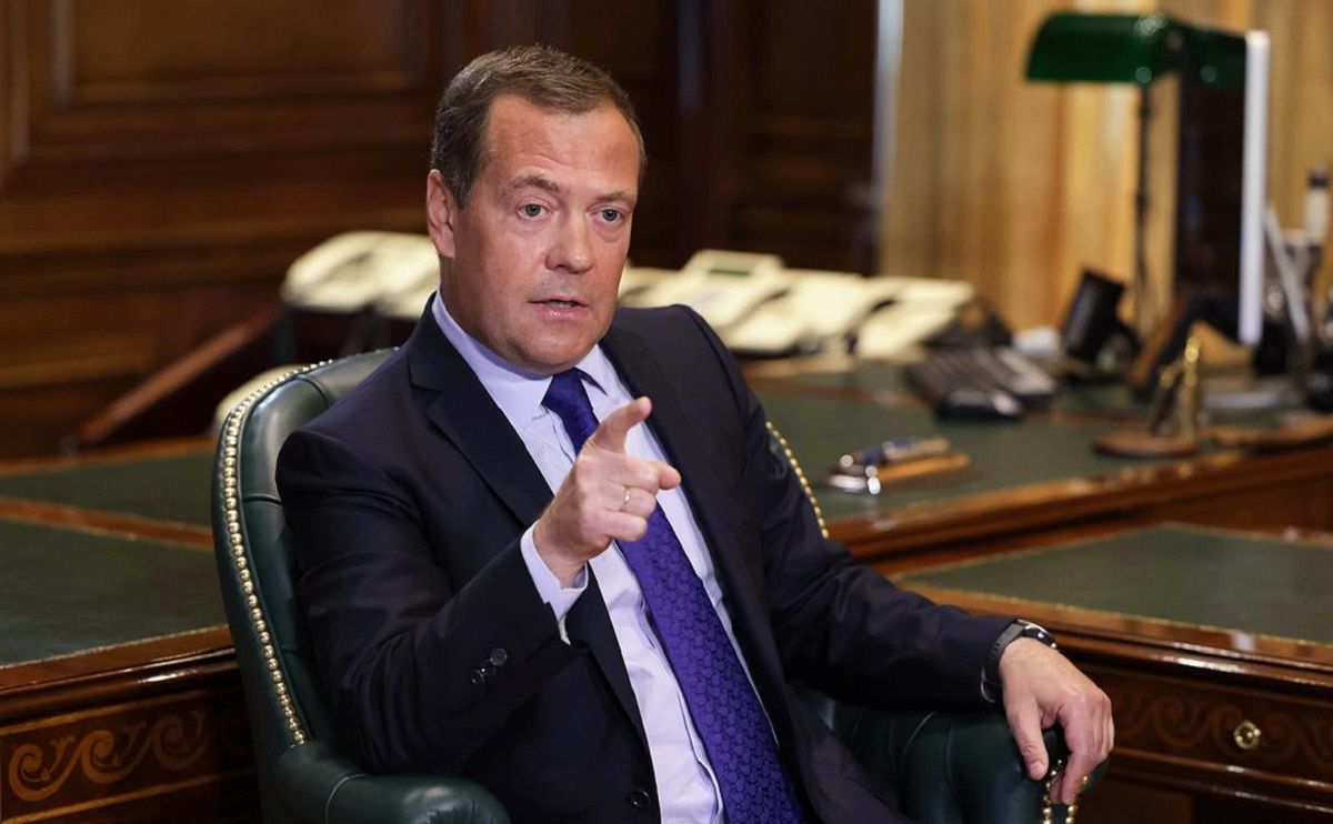 Медведев набросился с угрозами на Польшу из-за желания разместить ядерное оружие США