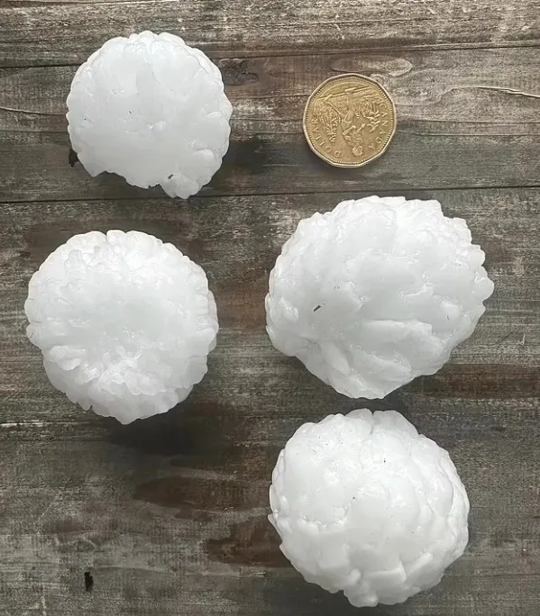 Огромный град в Канаде Огромный град в Канаде