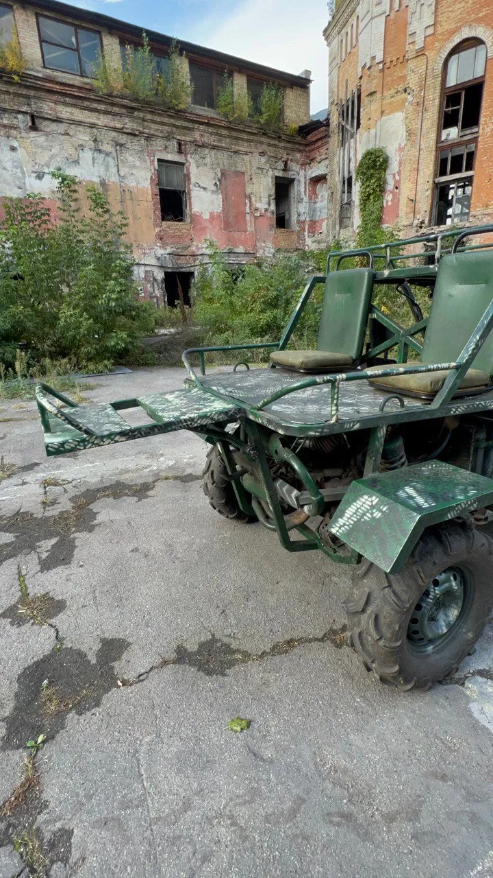 У кузові багі Dracarys передбачене місце для евакуації поранених У кузові багі Dracarys передбачене місце для евакуації поранених