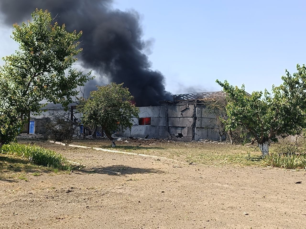 Последствия попадания во временно оккупированной Акимовке Последствия попадания во временно оккупированной Акимовке