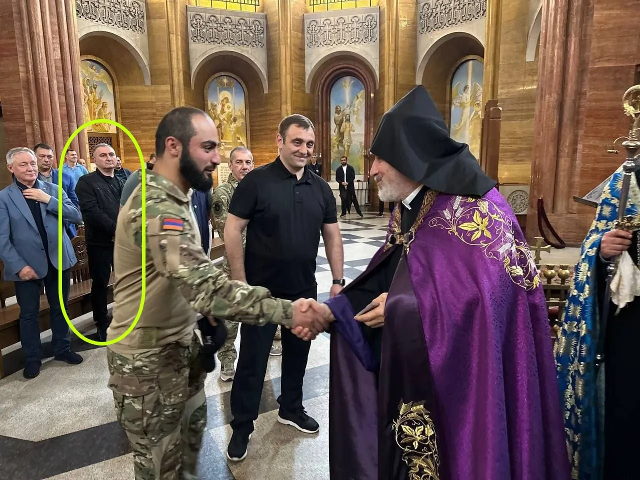 Спонсором батальона врагов выступил Самвел Карапетян Спонсором батальона врагов выступил Самвел Карапетян