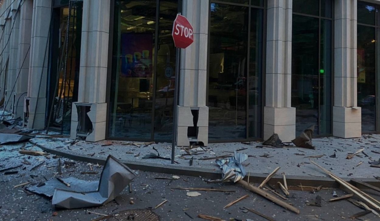 Ракетна атака Львів 06.07.2023 – постраждала популярна кав'ярня KREDENS CAFE - 24 Канал Ракетна атака Львів 06.07.2023 – постраждала популярна кав'ярня KREDENS CAFE - 24 Канал