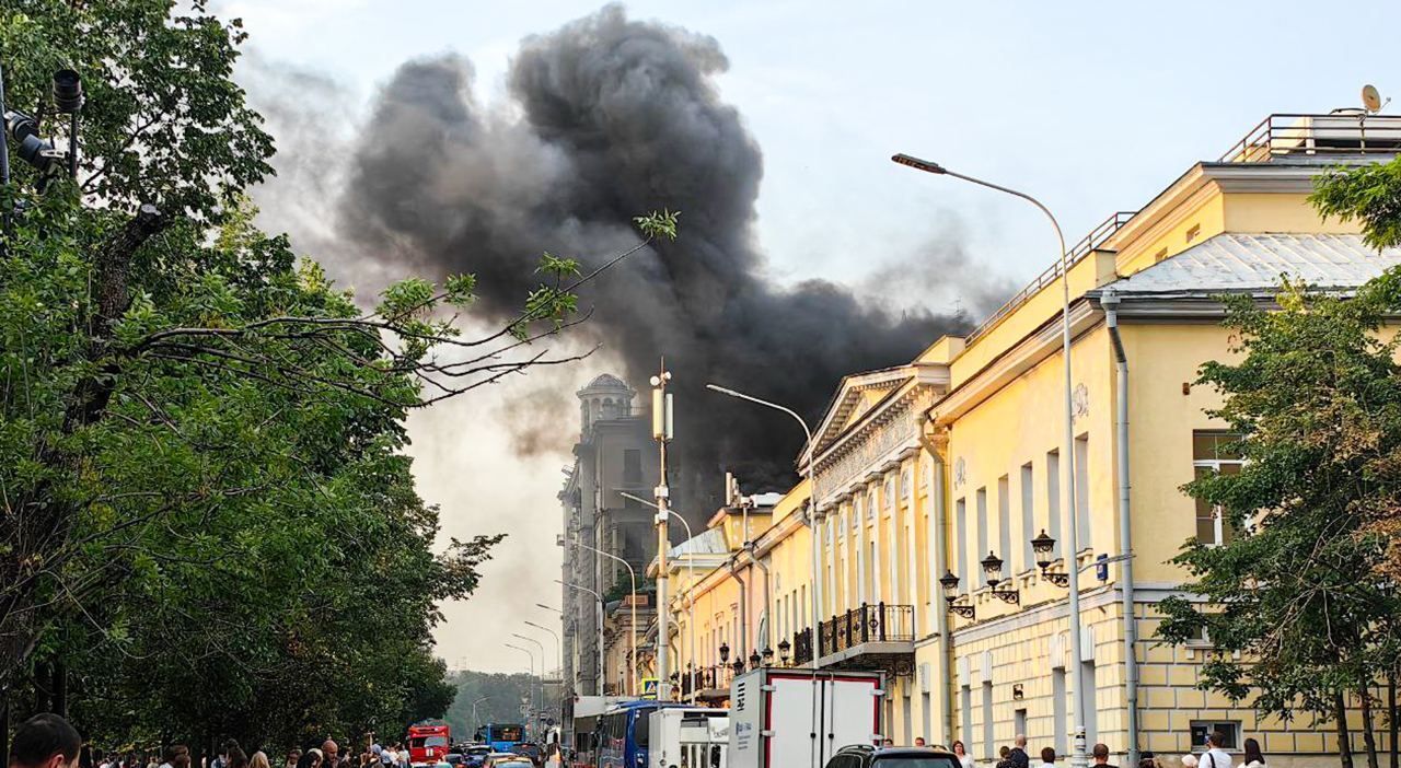 Пожежа у ресторані Пушкін Москва 06.07.2023 - понад 100 людей евакуювали - деталі - 24 Канал Пожежа у ресторані Пушкін Москва 06.07.2023 - понад 100 людей евакуювали - деталі - 24 Канал