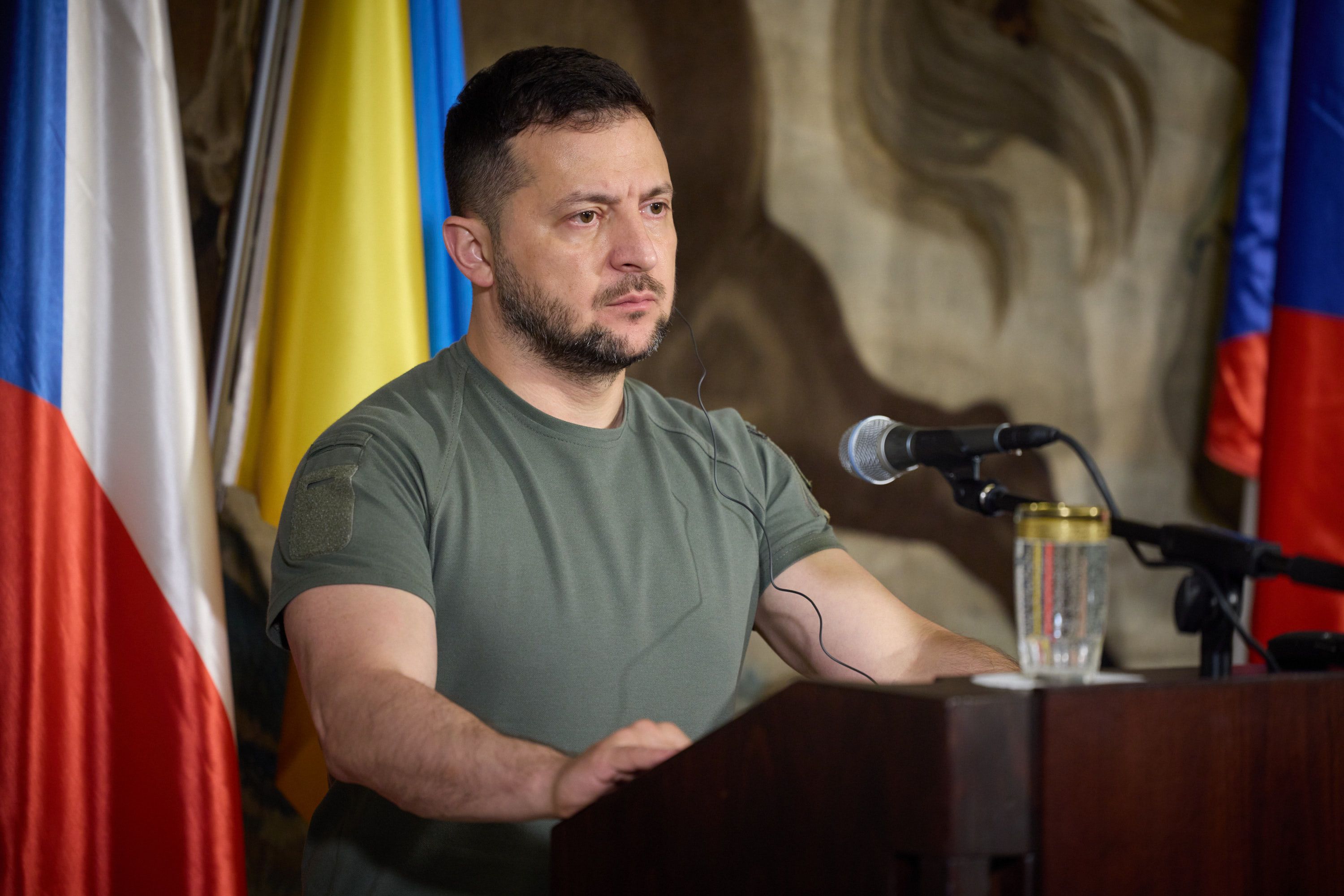 Зеленский жестко отреагировал на вопросы в стиле роспропаганды Зеленский жестко отреагировал на вопросы в стиле роспропаганды