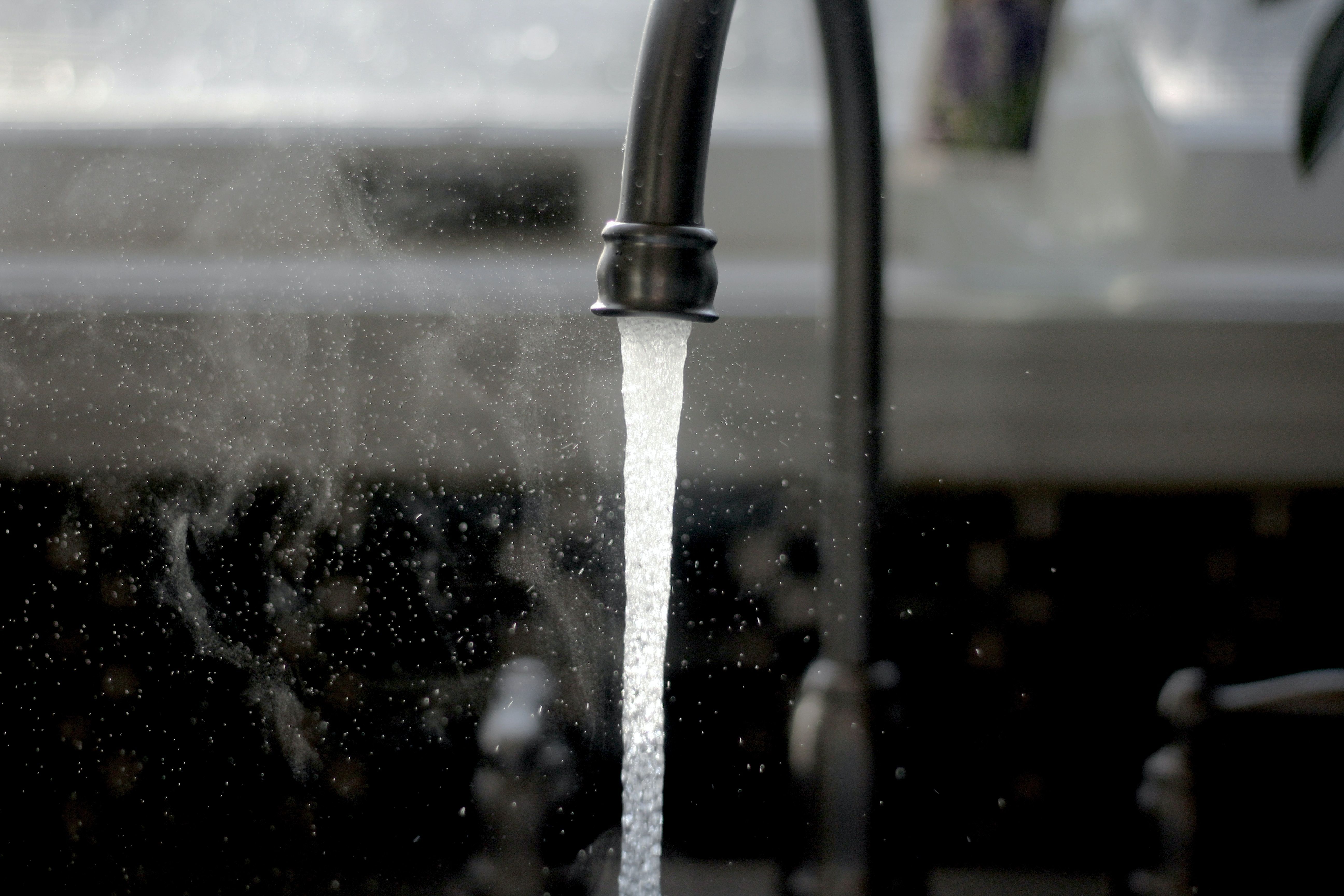 Які зараз тарифи на воду - скільки кубометр води мав коштувати по-новому