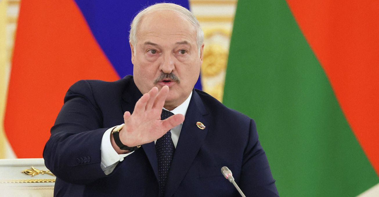Задача Лукашенко – выжить