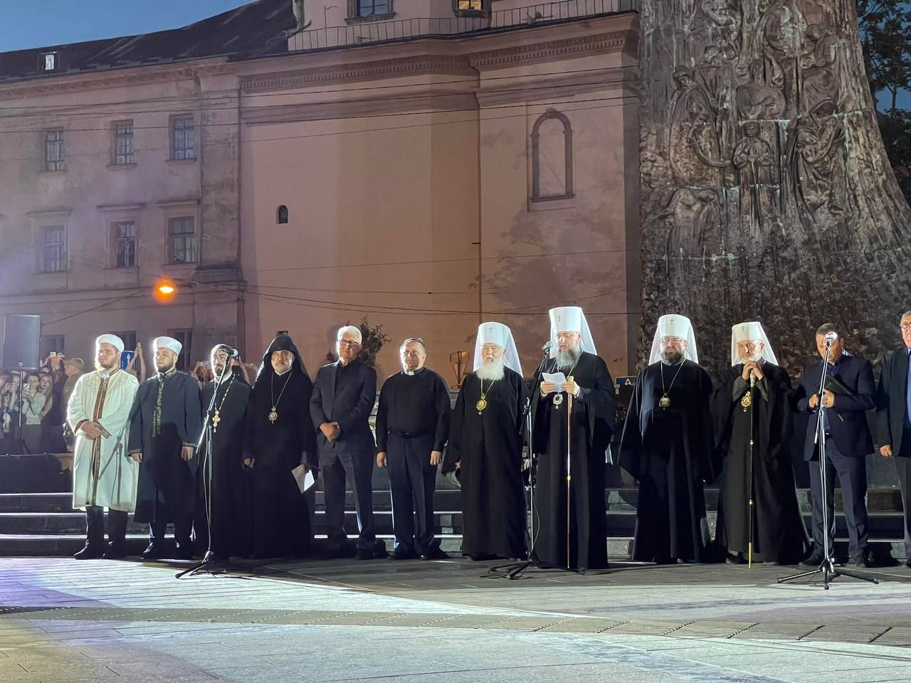 Зеленський у Львові 8 липня 2023 - Епіфаній проводить молитву за перемогу - 24 Канал Зеленський у Львові 8 липня 2023 - Епіфаній проводить молитву за перемогу - 24 Канал