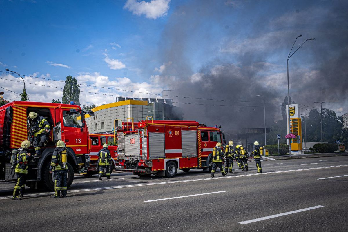 Пожежа на АЗС в Києві 09.07.2023 - у мережі показали відео моменту вибуху  - 24 Канал