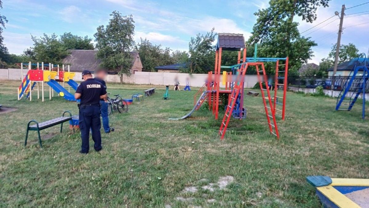 На Полтавщині підліток ножем порізав 12-річного хлопчика - 24 Канал На Полтавщині підліток ножем порізав 12-річного хлопчика - 24 Канал