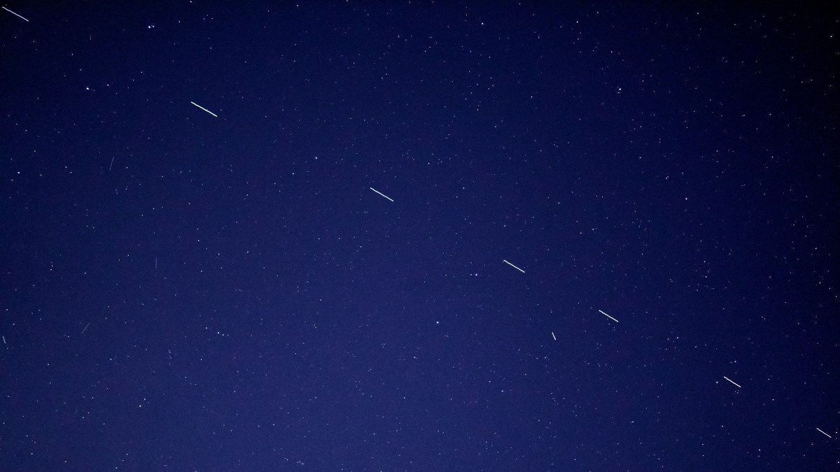 У супутників Starlink знайшли випадкове випромінювання, яке шкодить роботі астрономів У супутників Starlink знайшли випадкове випромінювання, яке шкодить роботі астрономів