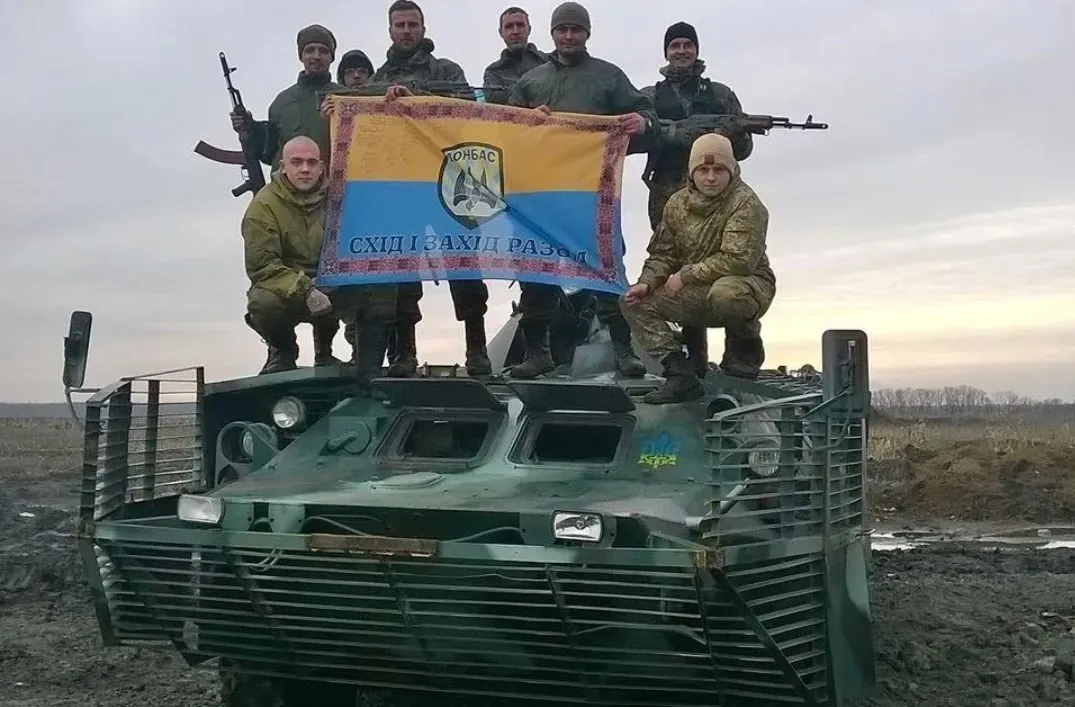 Віталій Аверін з побратимами Віталій Аверін з побратимами