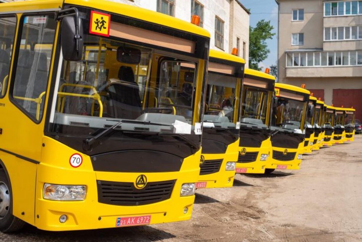 Школам закупили нові автобуси