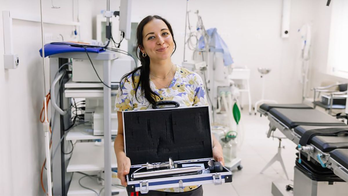 Киевстар передал в центр "Незламні" во Львове первое оборудование для помощи детям с ожогами Киевстар передал в центр "Незламні" во Львове первое оборудование для помощи детям с ожогами