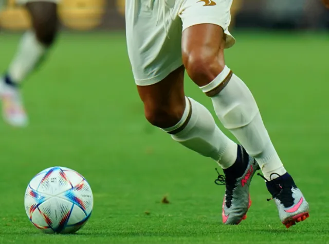 Роналду надел щитки Adidas, хотя имеет контракт с Nike