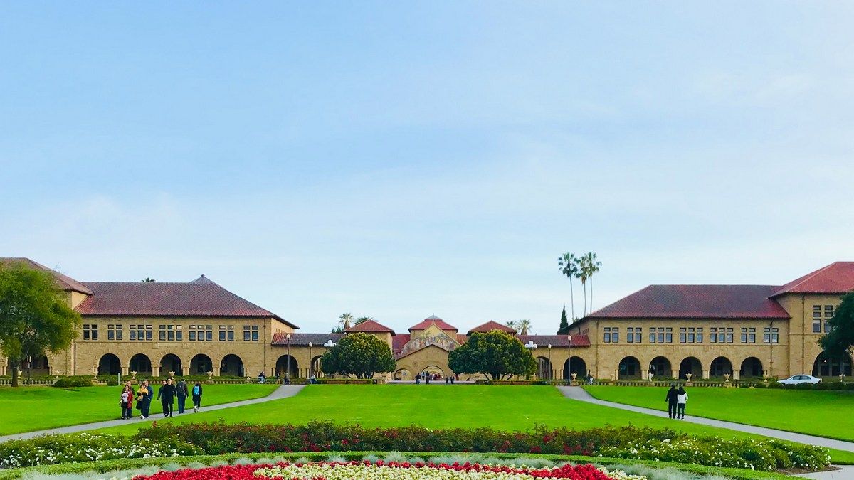 Президент Стенфорду піде у відставку через звинувачення в маніпулюванні науковими даними Президент Стенфорду піде у відставку через звинувачення в маніпулюванні науковими даними