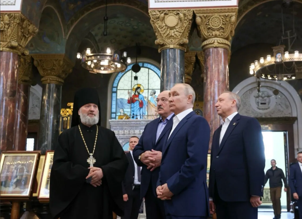 Путин и Лукашенко решили сходить в церковь Путин и Лукашенко решили сходить в церковь