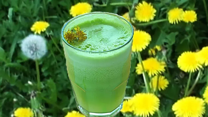 Стакан одуванчиковой настойки Стакан одуванчиковой настойки