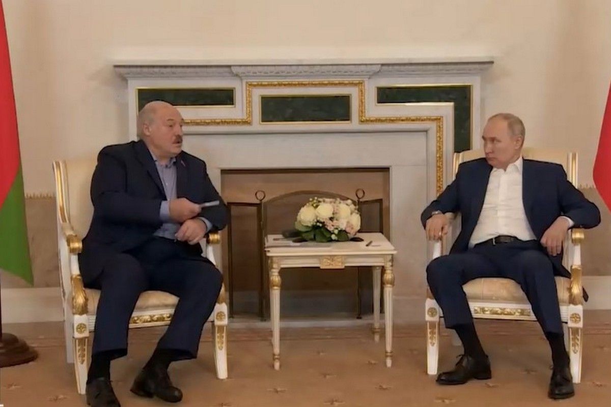 Лукашенко зустрівся з Путіним у Росії