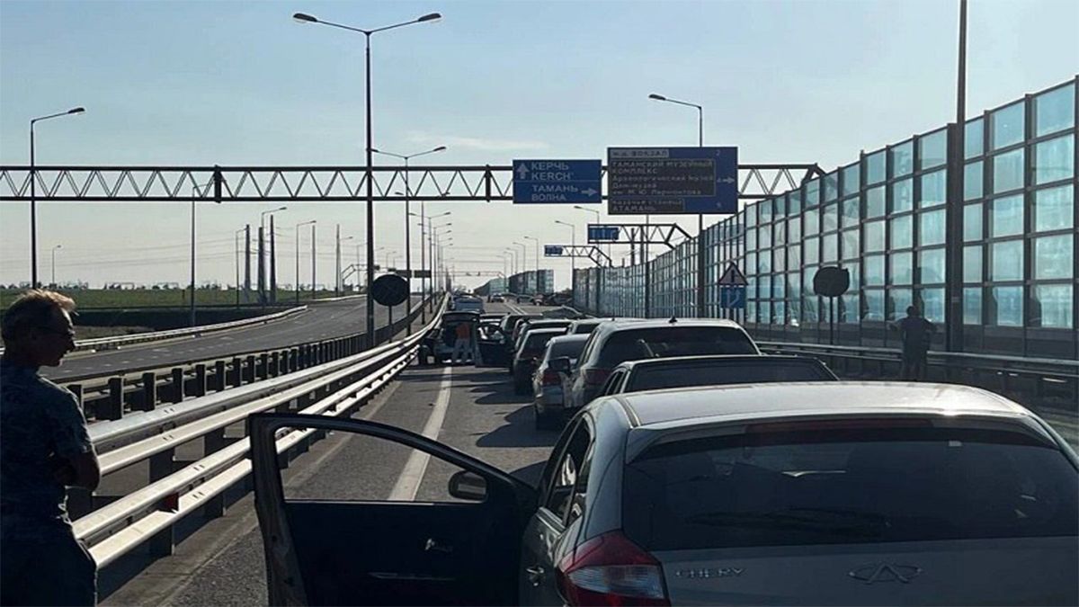 Движение по Керченскому мосту перекрыто в четвертый раз за три дня Движение по Керченскому мосту перекрыто в четвертый раз за три дня