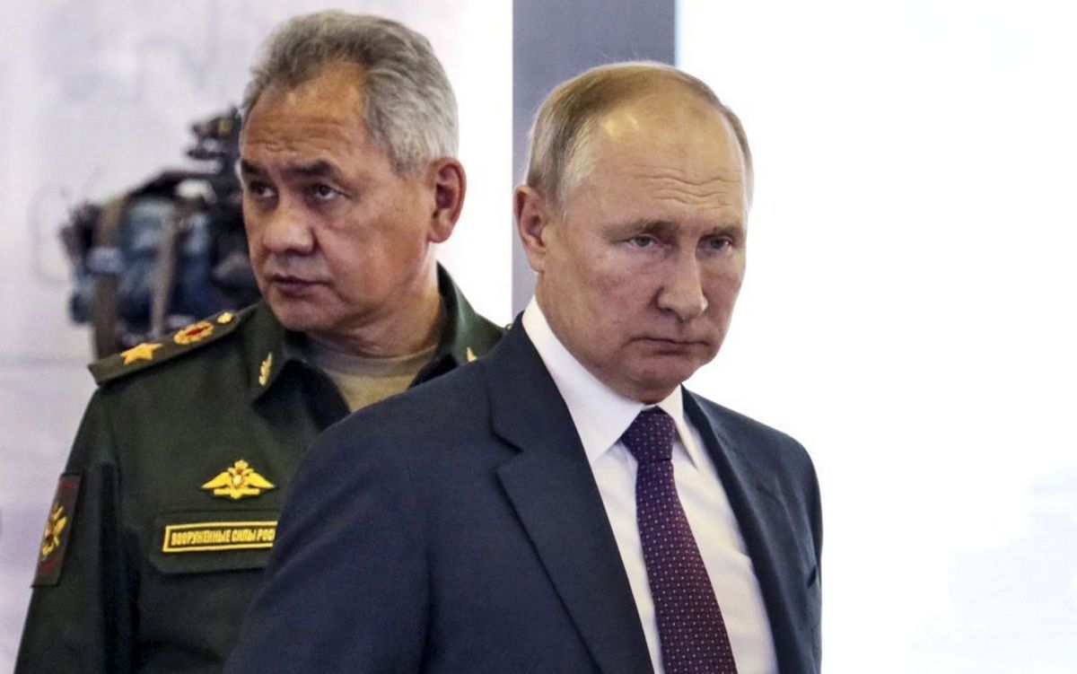 Путин будет терпеть Шойгу, но не отстранит Путин будет терпеть Шойгу, но не отстранит