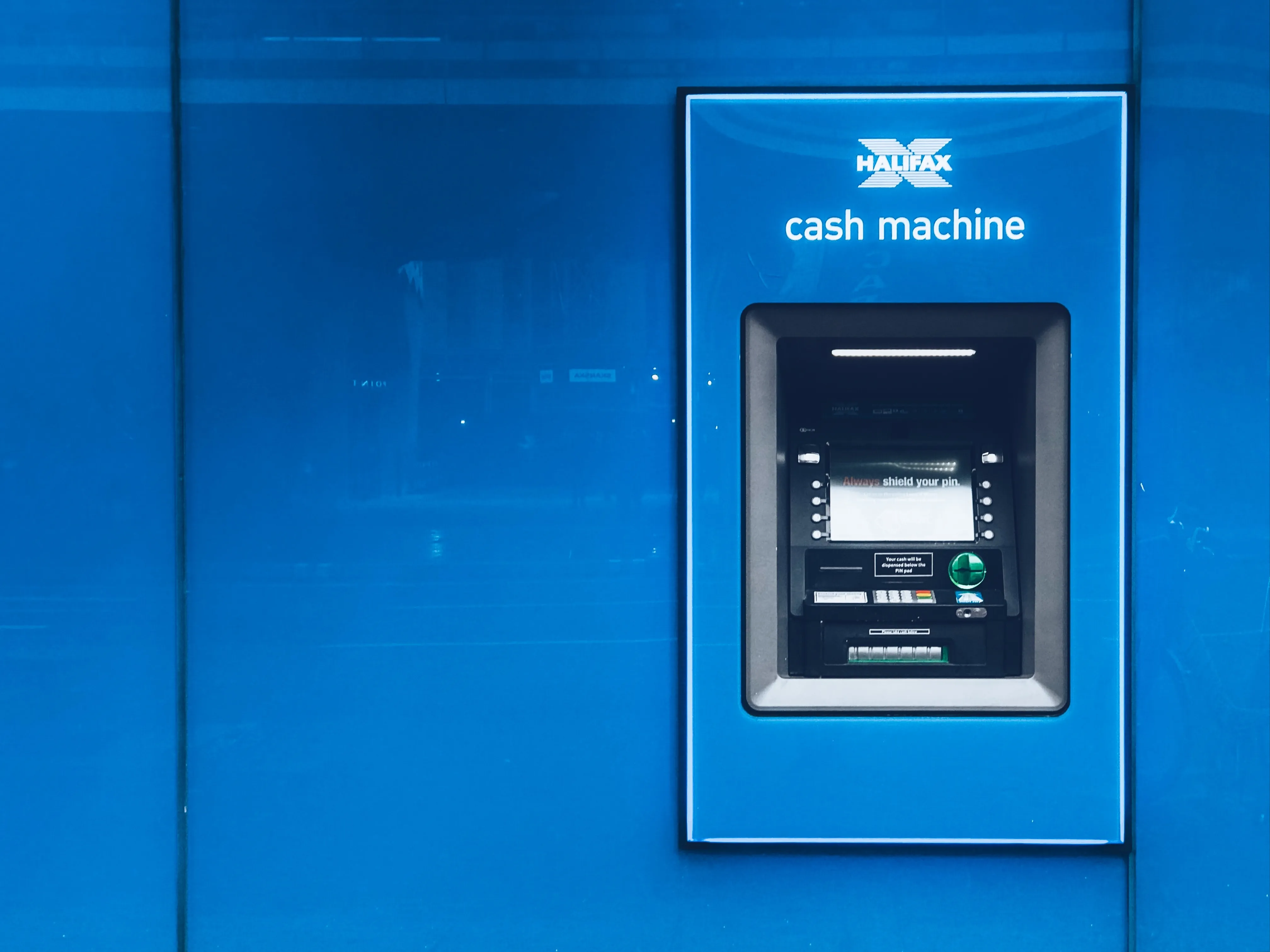 Что делать, когда банкомат не выдает списанные деньги