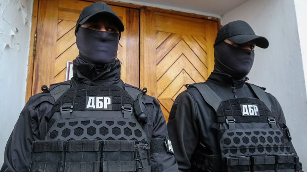 Затримали головного військкома Рівненщини: є відео його знущань над підлеглим - 24 Канал Затримали головного військкома Рівненщини: є відео його знущань над підлеглим - 24 Канал