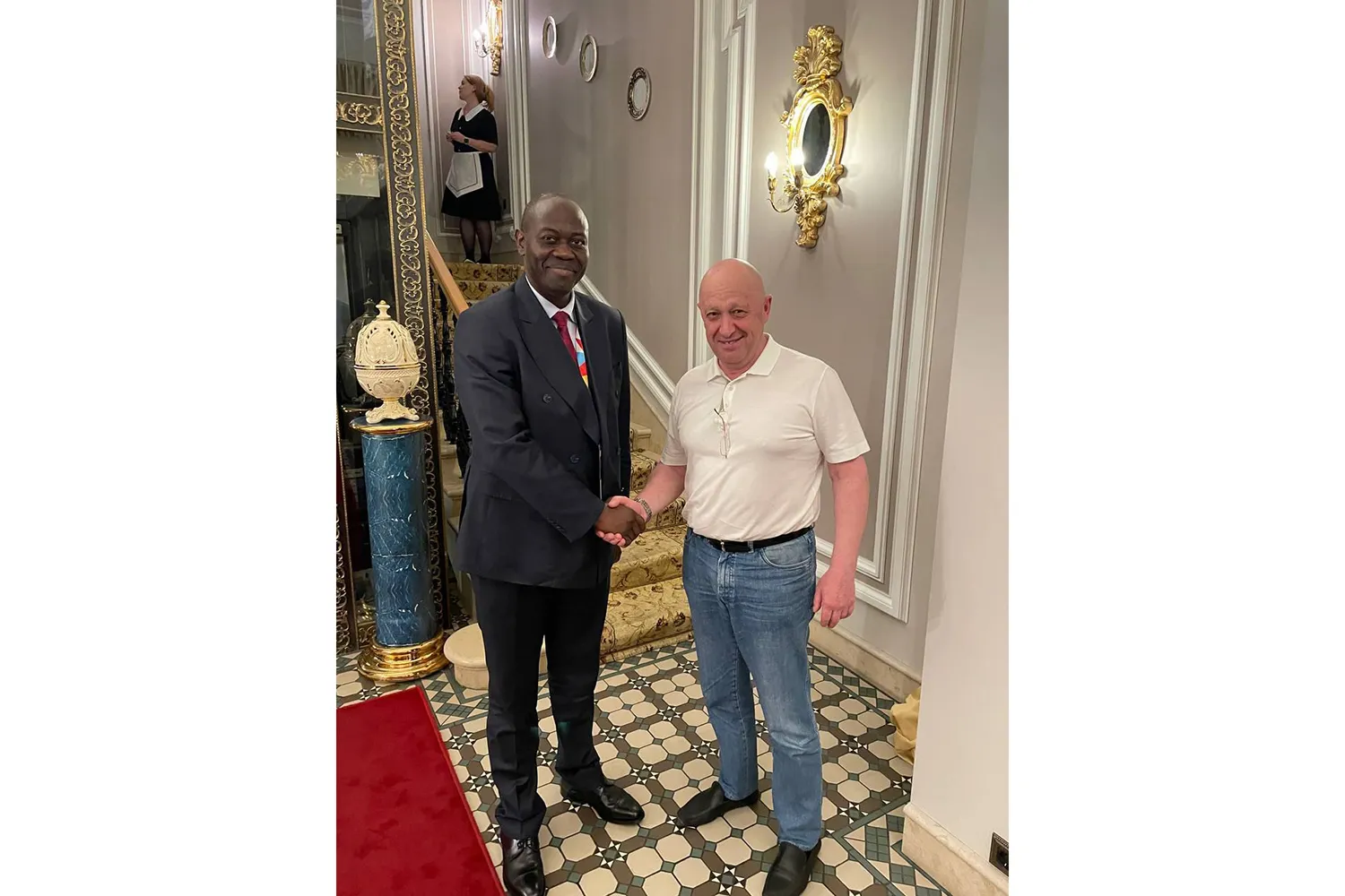 Пригожин на саміті в Санкт-Петербурзі з представником ЦАР Пригожин на саміті в Санкт-Петербурзі з представником ЦАР