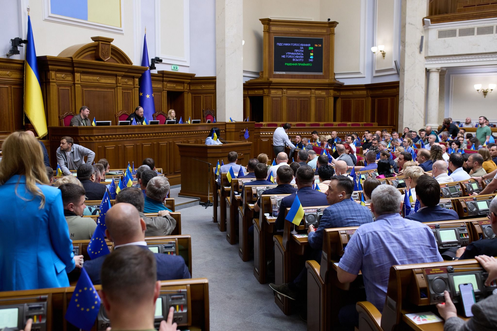 В Раде ограничат выезд за границу депутатам