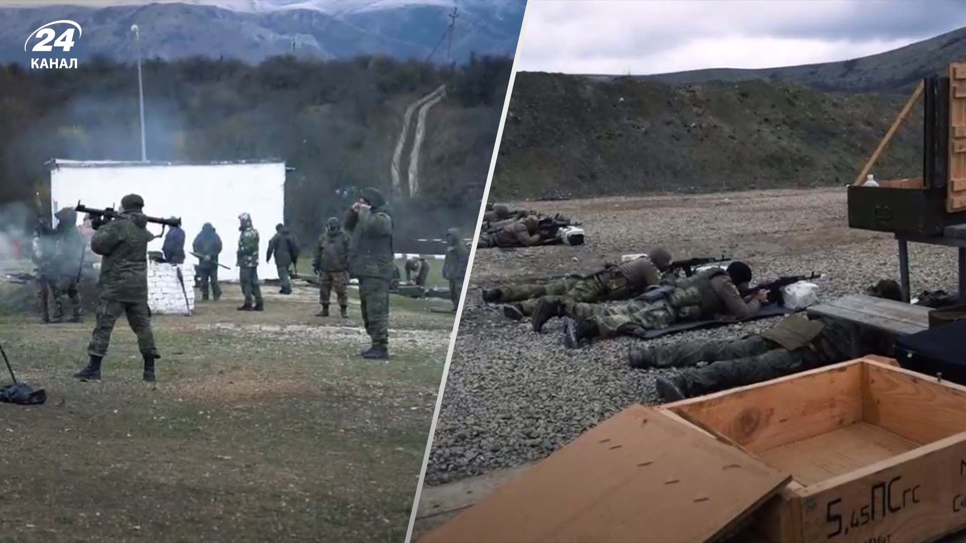 Росія закликає жителів Криму піти на контрактну службу до своєї армії Росія закликає жителів Криму піти на контрактну службу до своєї армії