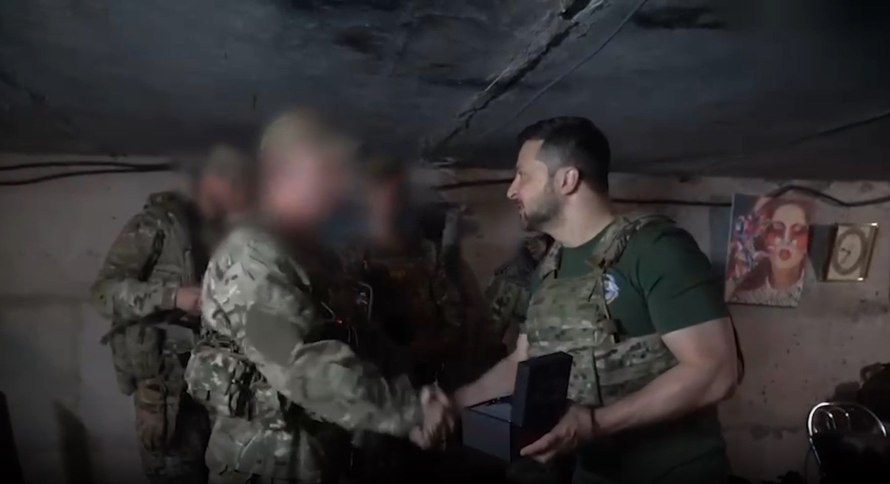 Володимир Зеленський 29 липня 2023 року приїхав під Бахмут - відео - Новини України Володимир Зеленський 29 липня 2023 року приїхав під Бахмут - відео - Новини України