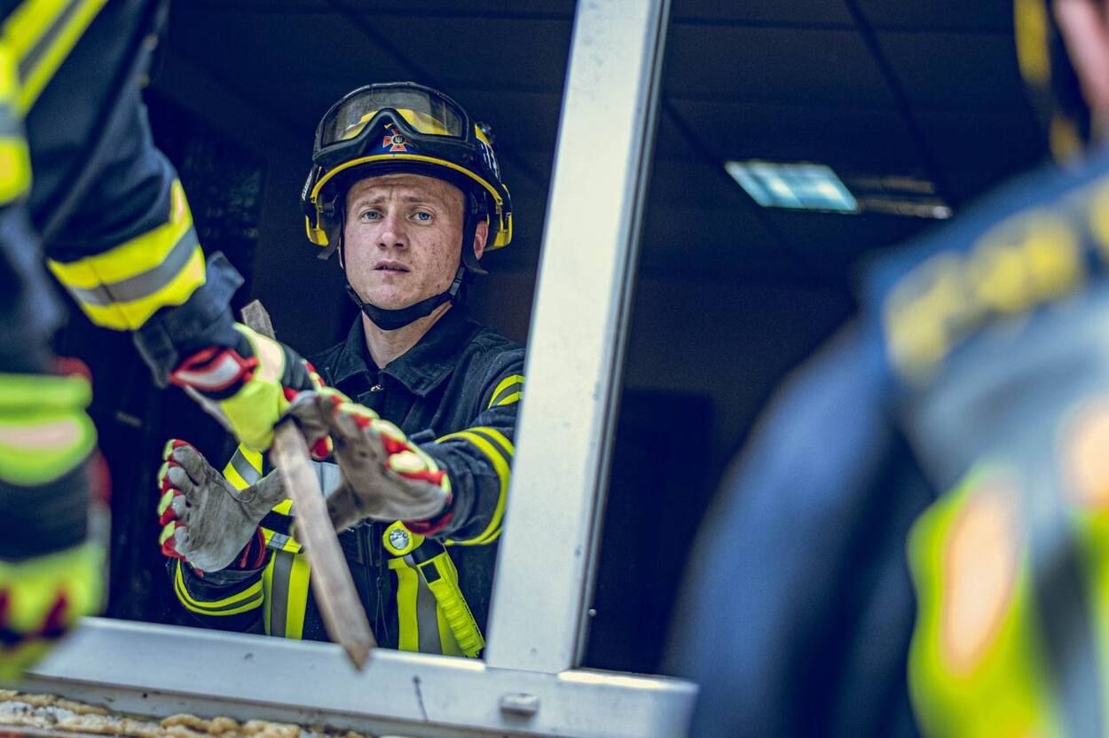 Ракетний обстріл Суми 29.07.2023 - розбір завалів завершили, у місті День жалоби - 24 Канал Ракетний обстріл Суми 29.07.2023 - розбір завалів завершили, у місті День жалоби - 24 Канал