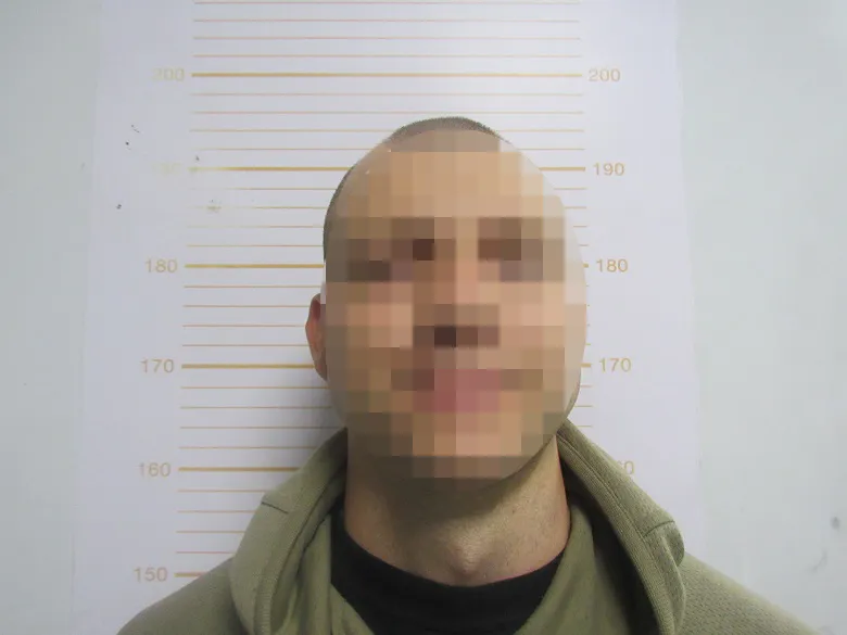 В Киеве мужчина ударил школьника в грудь ножом В Киеве мужчина ударил школьника в грудь ножом