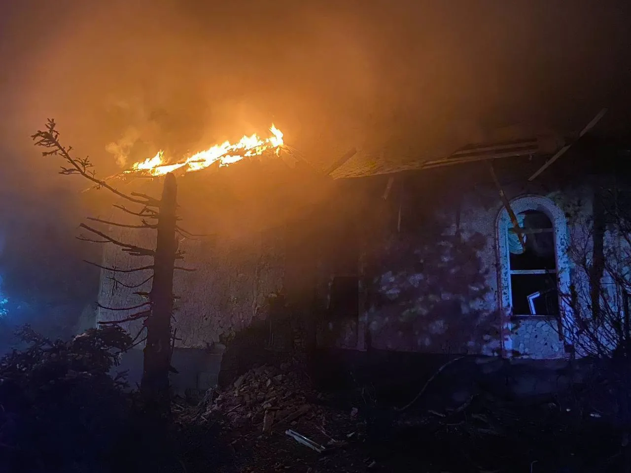 На Київщині загорівся приватний будинок