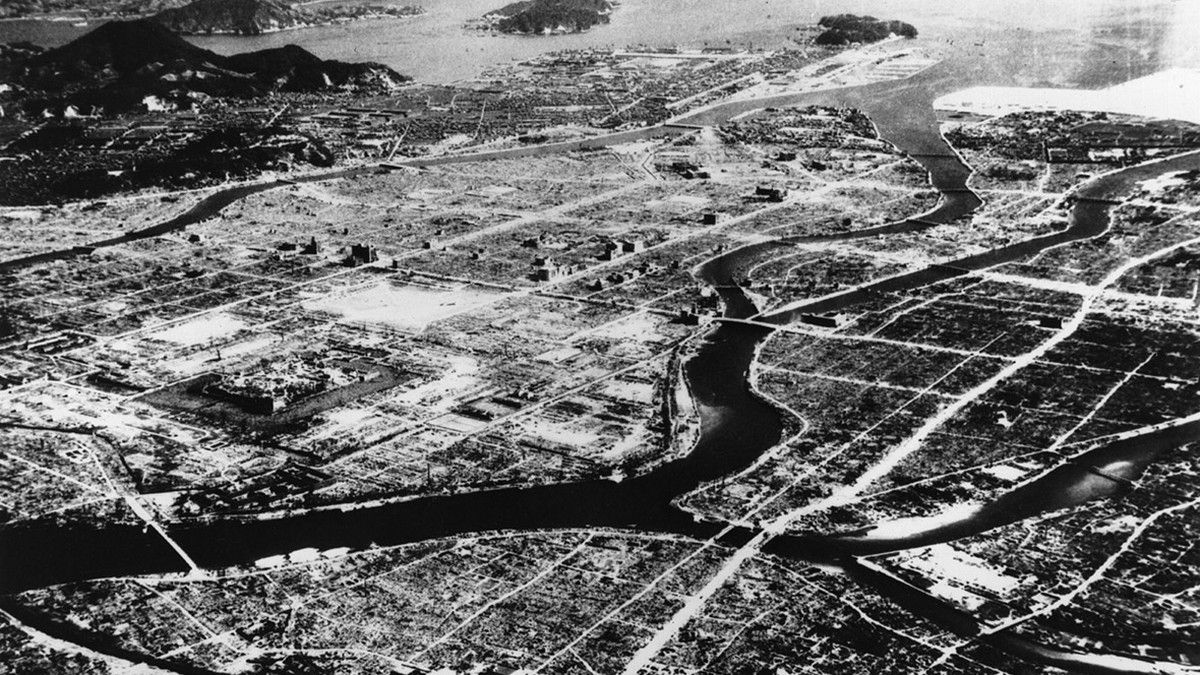 Тени Хиросимы – почему ядерные взрывы оставили после себя черные отпечатки людей Тени Хиросимы – почему ядерные взрывы оставили после себя черные отпечатки людей