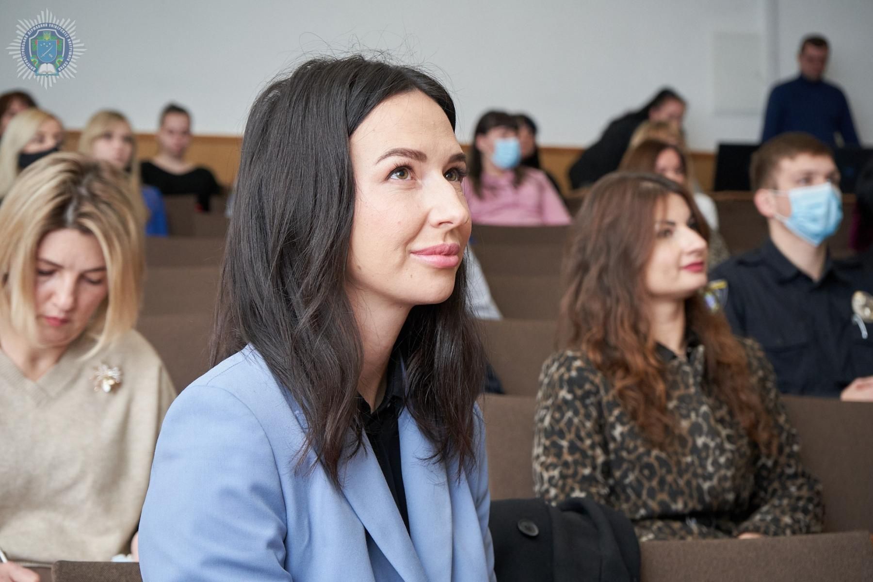 Помилки в українській мові - як замінити слово скурпульозний Помилки в українській мові - як замінити слово скурпульозний