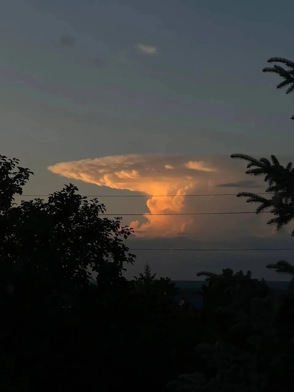 Облако в форме ядерного гриба в Казани
