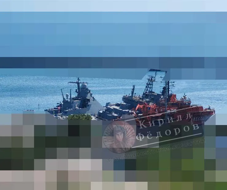 Подбитый корабль дотащили до порта Новороссийска