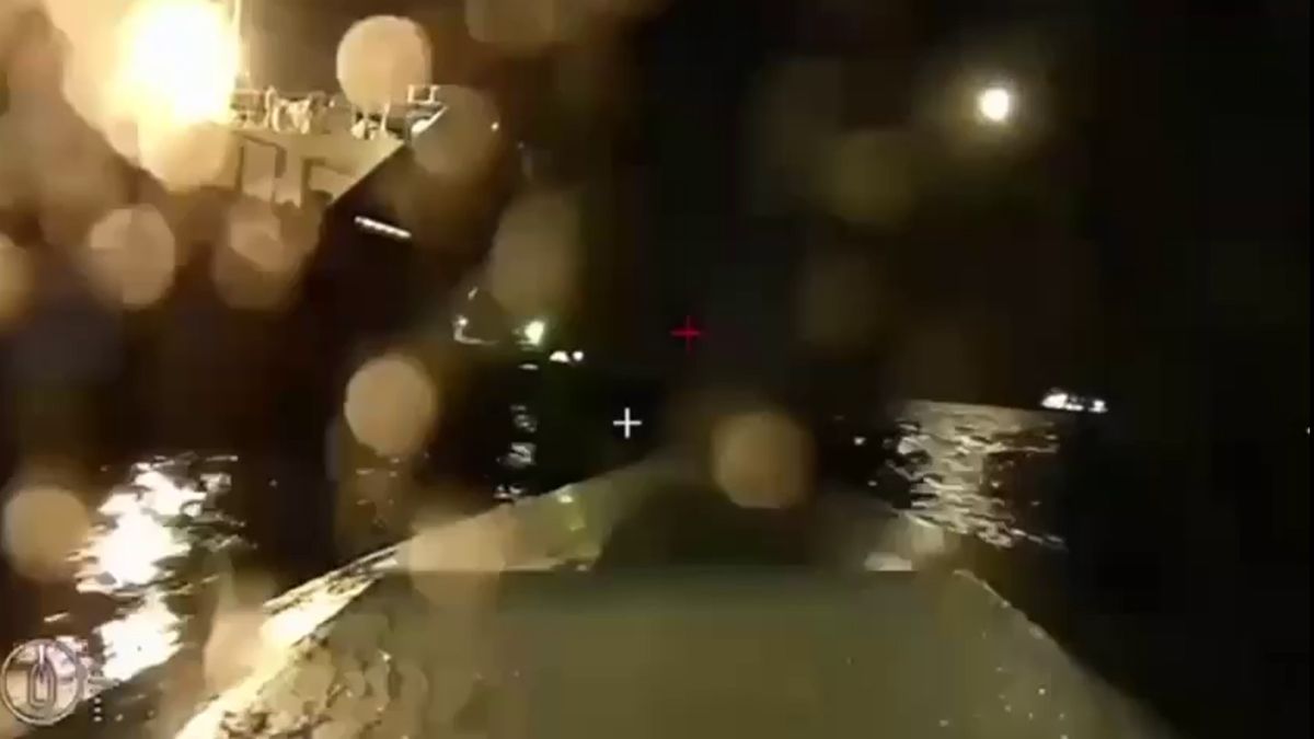 Взрывы возле Керчи - СБУ показала видео атаки дрона на российский танкер - Новости Украины - 24 Канал Взрывы возле Керчи - СБУ показала видео атаки дрона на российский танкер - Новости Украины - 24 Канал