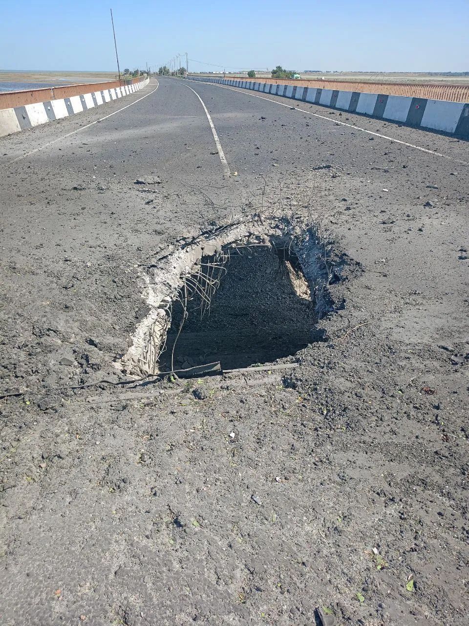 Чонгарский автомобильный мост устал: в сети показали фото