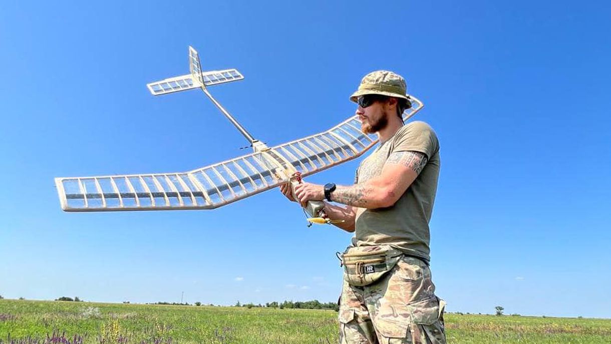 Дві камери та радіус дії до 50 кілометрів: Юрій Голик розповів про новий літак-розвідник SpyGun Дві камери та радіус дії до 50 кілометрів: Юрій Голик розповів про новий літак-розвідник SpyGun