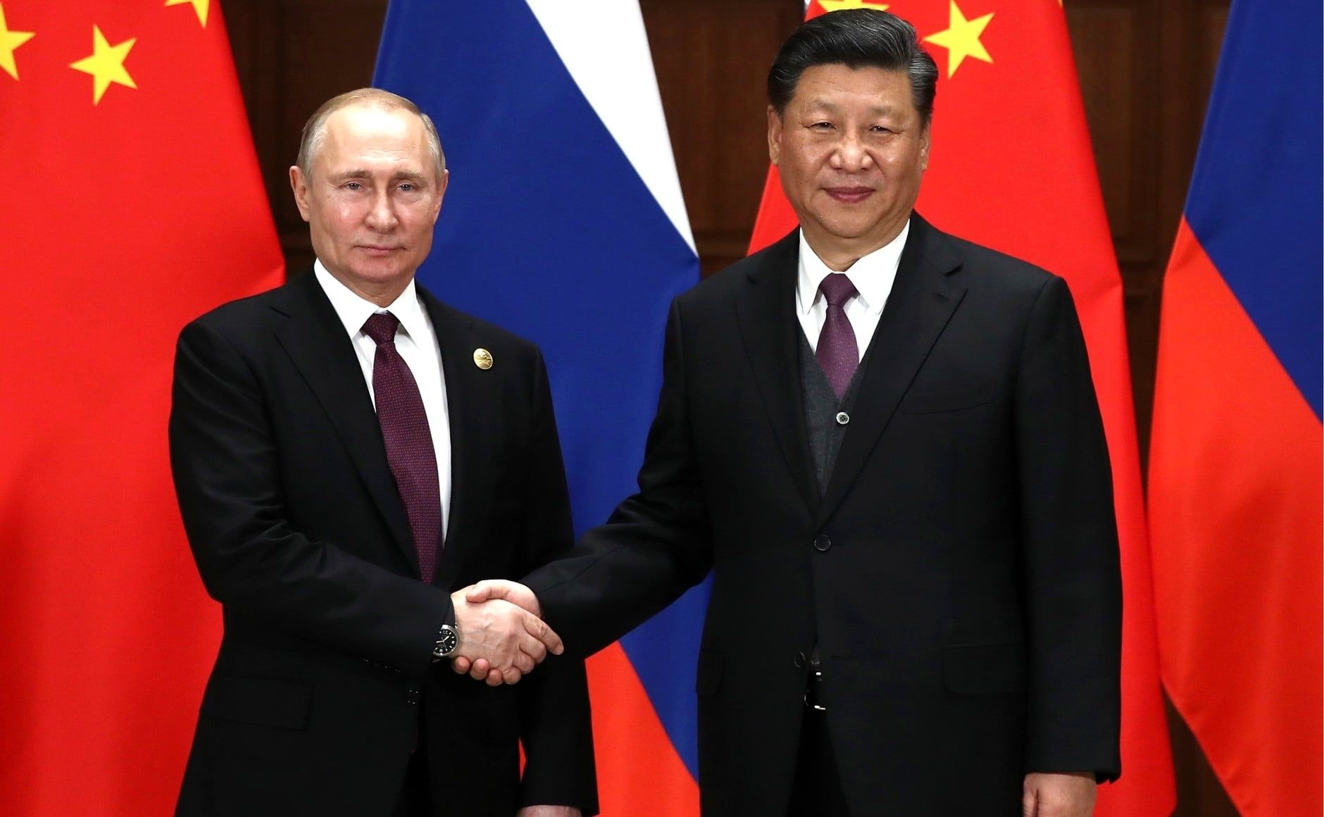 Китай не заинтересован в "безграничном партнерстве" с Россией
