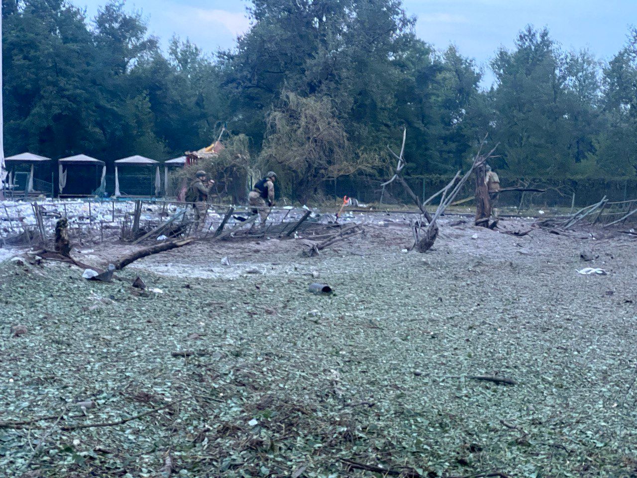 Фото і відео з місця удару по центру Запоріжжя 24 Канал